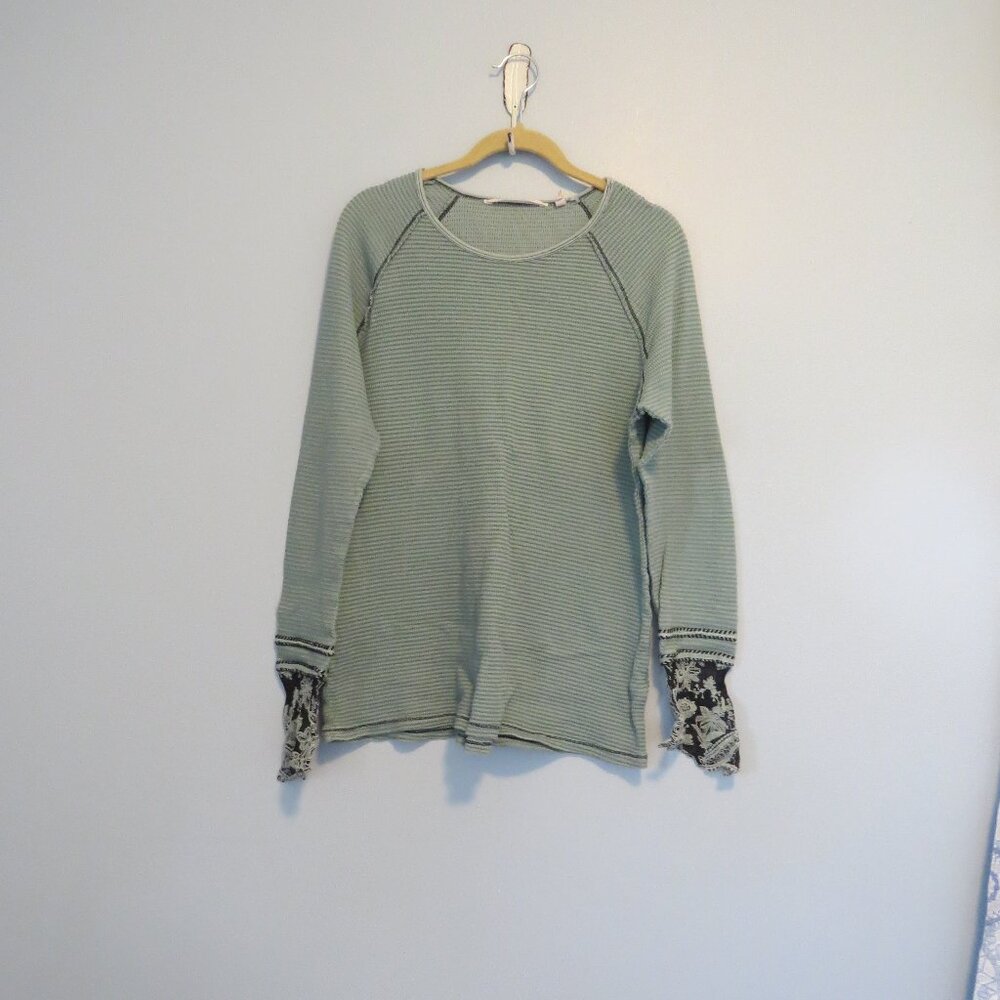 Soft Surroundings Light Sage Green Waffle Knit Top with Lace Trim Sleeves Sz L